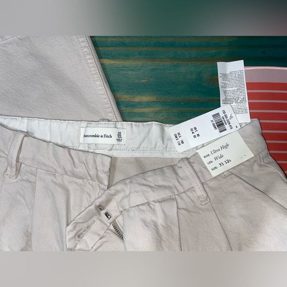 NWT Abercrombie & Fitch Ultra High Rise, Wide Leg (SHORT) - Picture 4 of 5